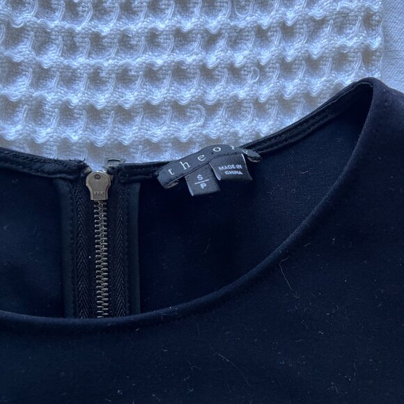 NWOT Theory Short Sleeve Cotton Zip Blouse - Picture 5 of 7